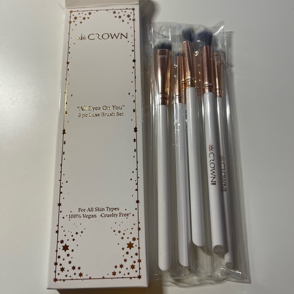 Crown all eyes on you 5 piece luxe brush set - Picture 1 of 1